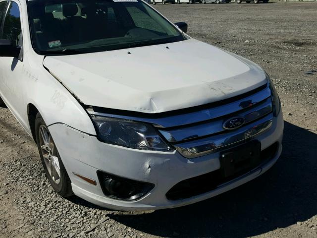 3FAHP0GA7BR163847 - 2011 FORD FUSION S WHITE photo 9