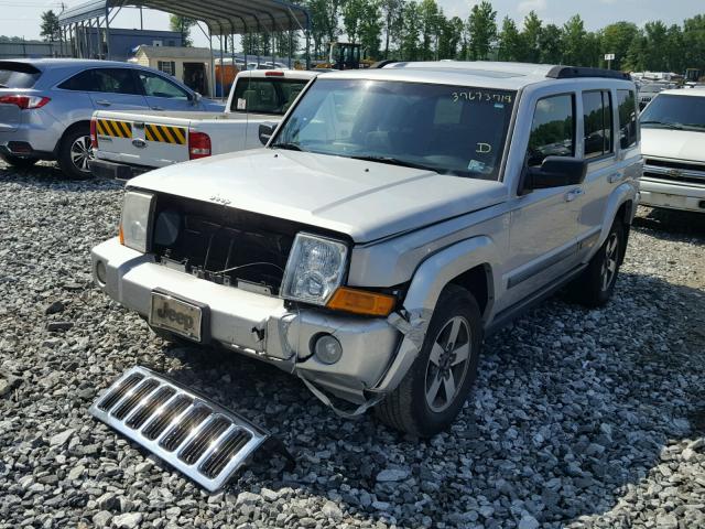 1J8HH48K88C152989 - 2008 JEEP COMMANDER SILVER photo 2