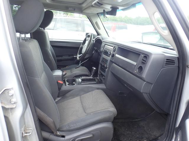 1J8HH48K88C152989 - 2008 JEEP COMMANDER SILVER photo 5