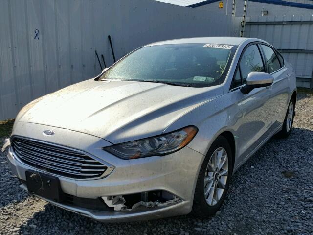 3FA6P0H76HR332033 - 2017 FORD FUSION SE SILVER photo 2