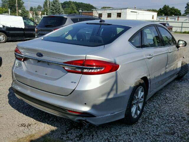 3FA6P0H76HR332033 - 2017 FORD FUSION SE SILVER photo 4