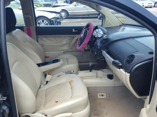 3VWCD21C1YM436674 - 2000 VOLKSWAGEN NEW BEETLE 黑色 照片 5