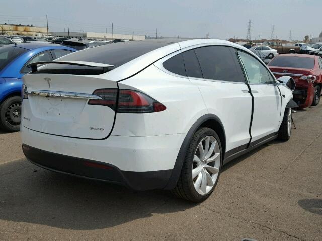 5YJXCBE42GF028231 - 2016 TESLA MODEL X WHITE photo 4