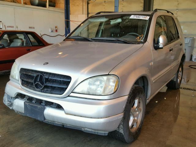 4JGAB54E71A287734 - 2001 MERCEDES-BENZ ML 320 SILVER photo 2