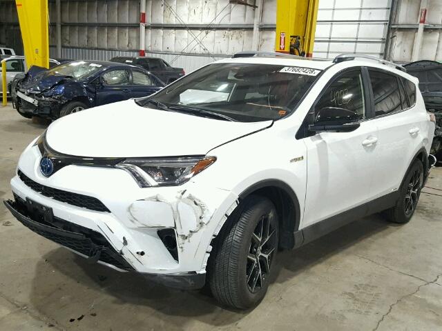 JTMJJREV9JD164027 - 2018 TOYOTA RAV4 HV SE WHITE photo 2