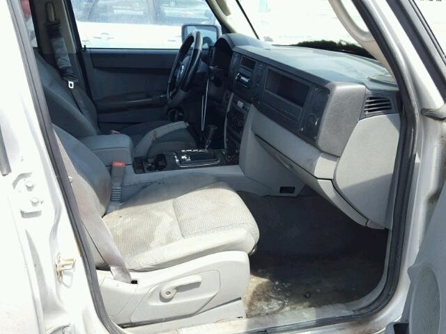 1J8HG48N36C204734 - 2006 JEEP COMMANDER SILVER photo 5