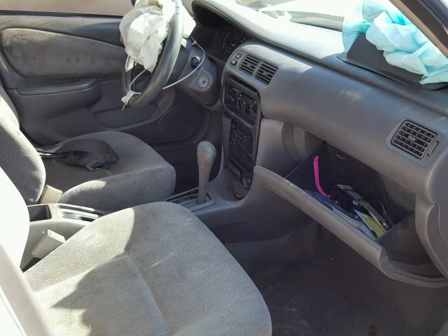 1Y1SK5284WZ431430 - 1998 CHEVROLET GEO PRIZM 白色 照片 5