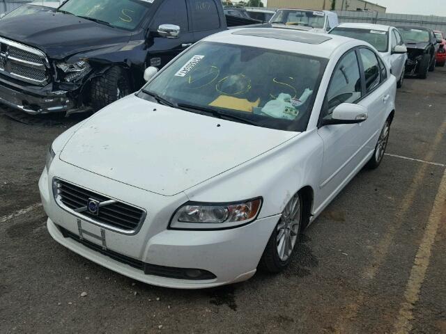 YV1382MS3A2488082 - 2010 VOLVO S40 WHITE photo 2