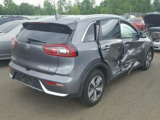 KNDCC3LCXH5102948 - 2017 KIA NIRO EX SILVER photo 4