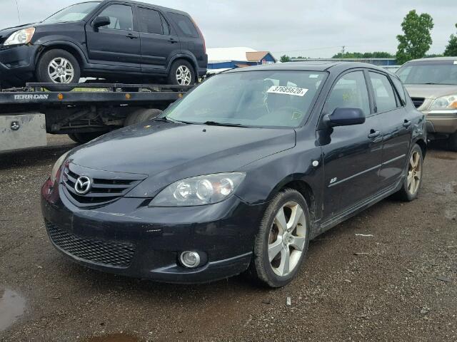 JM1BK343451252375 - 2005 MAZDA 3 HATCHBAC BLACK photo 2