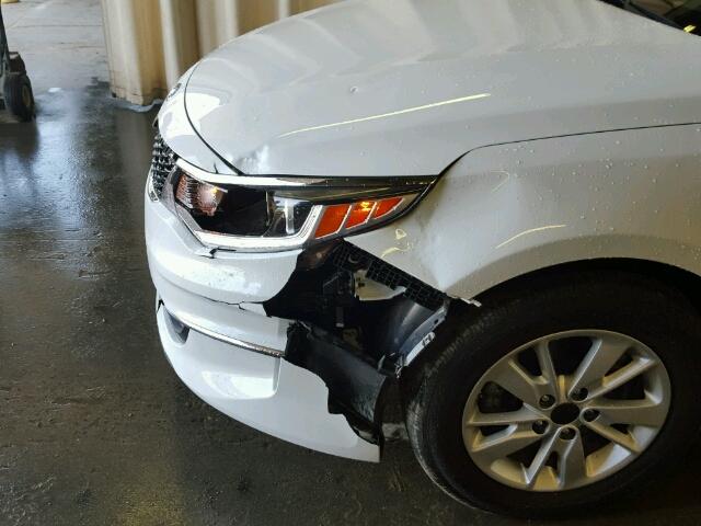 5XXGT4L38GG031251 - 2016 KIA OPTIMA WHITE photo 9