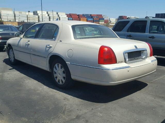 1LNHM83W93Y634737 - 2003 LINCOLN TOWN CAR C CREAM photo 3