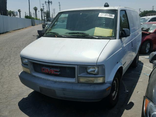 1GTDM19W9YB506834 - 2000 GMC SAFARI XT WHITE photo 2