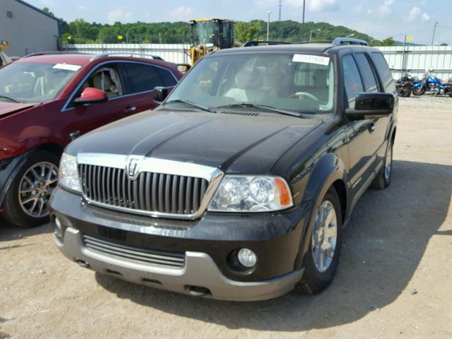 5LMFU28R24LJ24619 - 2004 LINCOLN NAVIGATOR BLACK photo 2