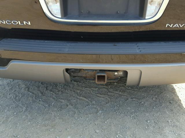 5LMFU28R24LJ24619 - 2004 LINCOLN NAVIGATOR BLACK photo 9