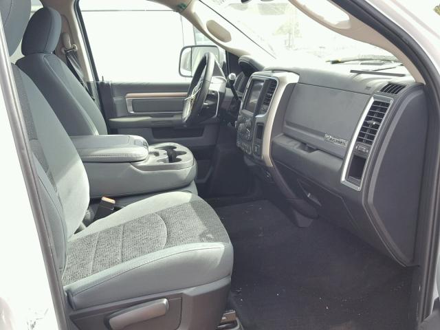 3C6UR5ML2JG142007 - 2018 RAM 2500 SLT 白色 照片 5