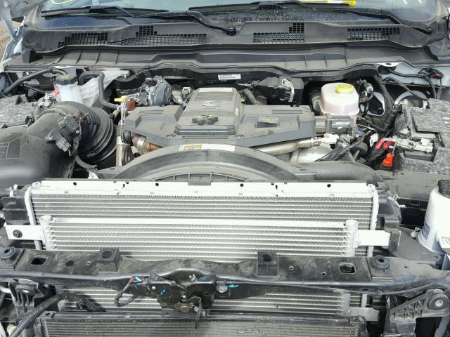 3C6UR5ML2JG142007 - 2018 RAM 2500 SLT 白色 照片 7