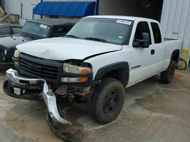 1GTHC29U13E255209 - 2003 GMC SIERRA C25 WHITE photo 2