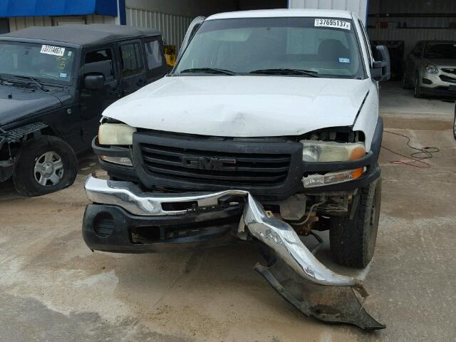 1GTHC29U13E255209 - 2003 GMC SIERRA C25 WHITE photo 9