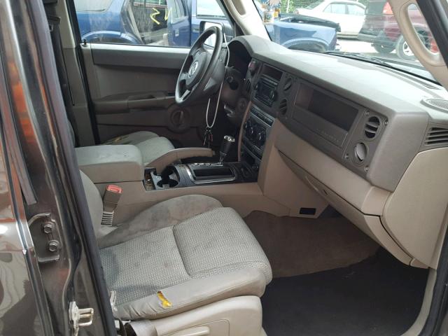 1J8HG48K66C206340 - 2006 JEEP COMMANDER GRAY photo 5