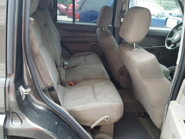 1J8HG48K66C206340 - 2006 JEEP COMMANDER GRAY photo 6