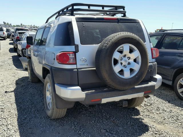 JTEBU11F470093312 - 2007 TOYOTA FJ CRUISER SILVER photo 3