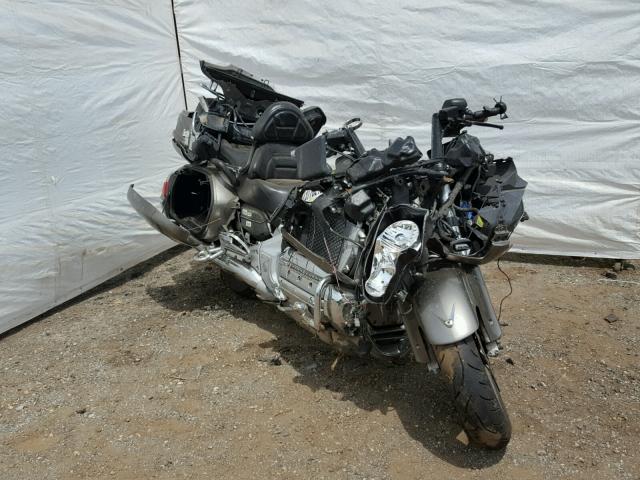 1HFSC47HX6A508164 - 2006 HONDA GL1800 SILVER photo 1