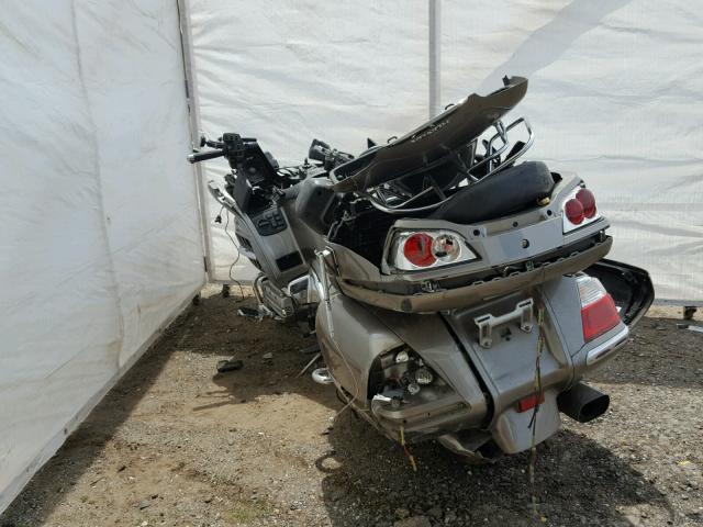 1HFSC47HX6A508164 - 2006 HONDA GL1800 SILVER photo 3