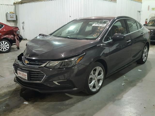 1G1BF5SM5H7252729 - 2017 CHEVROLET CRUZE PREM GRAY photo 2