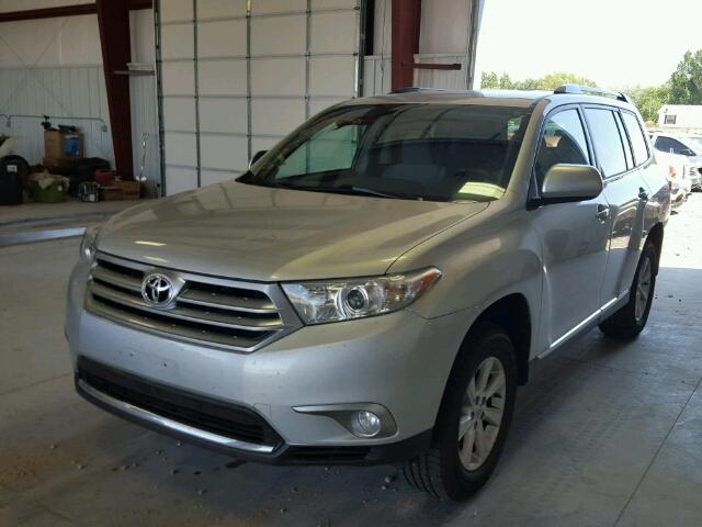 5TDBK3EH9CS137944 - 2012 TOYOTA HIGHLANDER SILVER photo 2