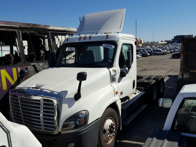 3AKJGEDV6GDHP5063 - 2016 FREIGHTLINER CASCADIA 1 WHITE photo 1