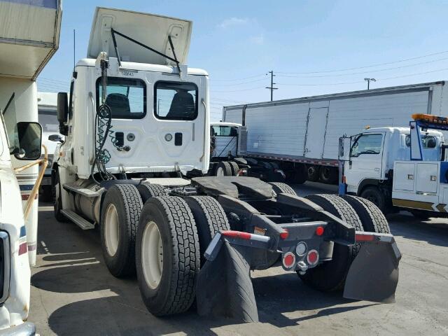 3AKJGEDV6GDHP5063 - 2016 FREIGHTLINER CASCADIA 1 WHITE photo 3