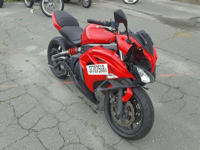 JKAEXEE11CDA05878 - 2012 KAWASAKI EX650 EC RED photo 1