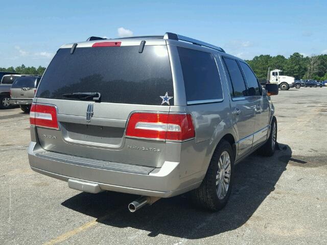 5LMFU27558LJ01825 - 2008 LINCOLN NAVIGATOR 银色 照片 4