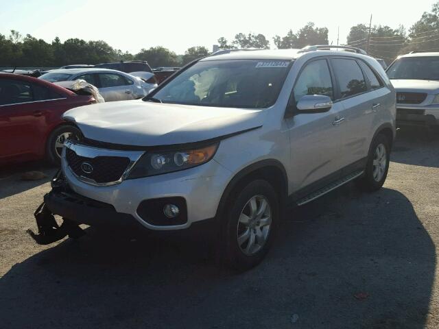 5XYKT4A6XDG355400 - 2013 KIA SORENTO LX SILVER photo 2