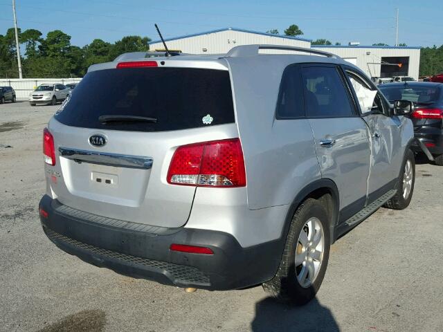 5XYKT4A6XDG355400 - 2013 KIA SORENTO LX SILVER photo 4