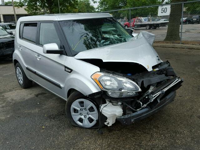 KNDJT2A58D7572996 - 2013 KIA SOUL SILVER photo 1