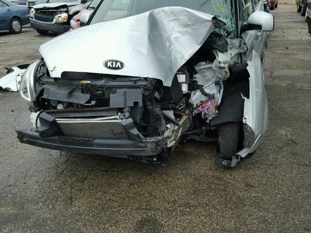 KNDJT2A58D7572996 - 2013 KIA SOUL SILVER photo 9