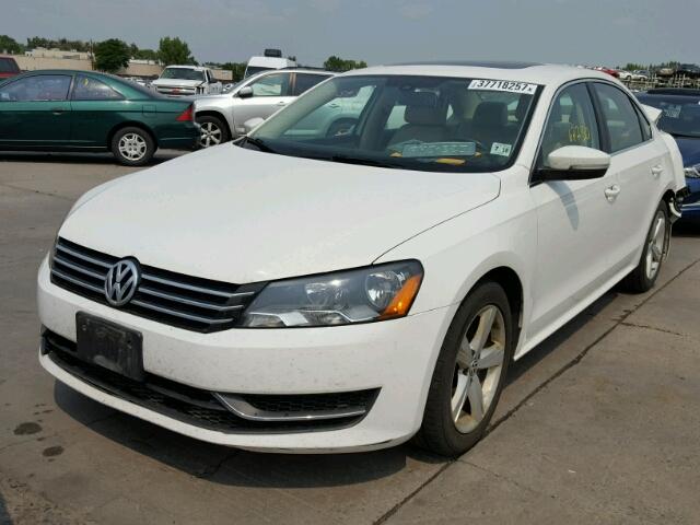 1VWBP7A31DC143045 - 2013 VOLKSWAGEN PASSAT SE WHITE photo 2