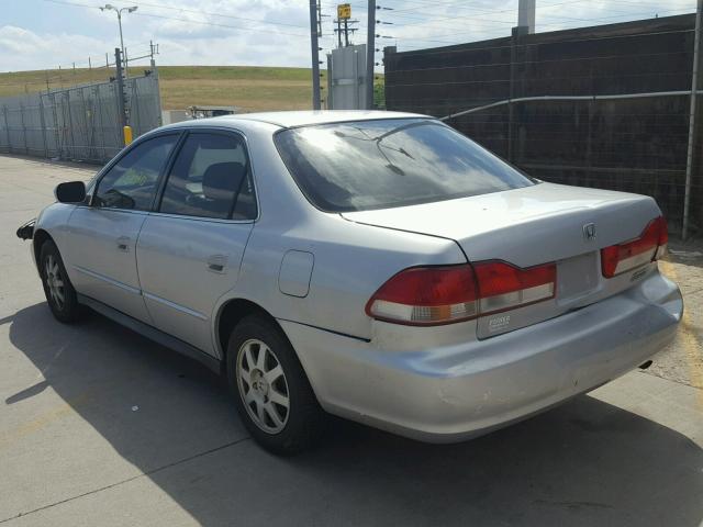 1HGCG56722A022851 - 2002 HONDA ACCORD SE SILVER photo 3