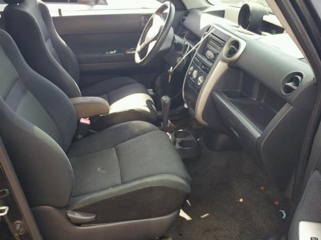 JTLKT324964064657 - 2006 TOYOTA SCION XB Schwarz Foto 5