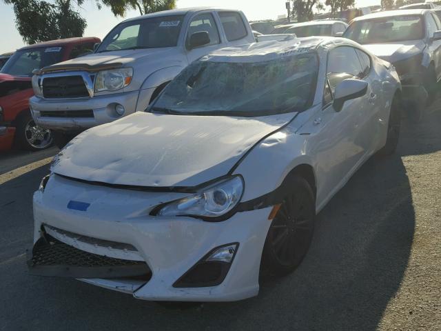 JF1ZNAA19F9709879 - 2015 TOYOTA SCION FR-S WHITE photo 2