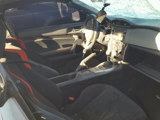 JF1ZNAA19F9709879 - 2015 TOYOTA SCION FR-S WHITE photo 5