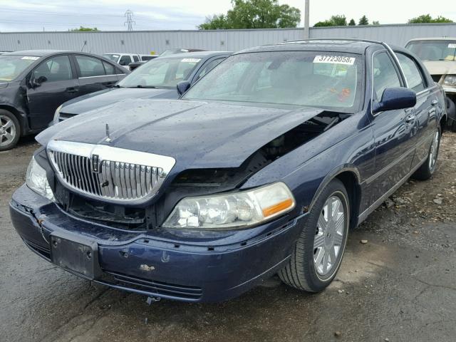 1LNHM82W03Y638001 - 2003 LINCOLN TOWN CAR S BLUE photo 2