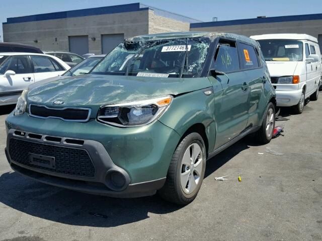 KNDJN2A21E7019706 - 2014 KIA SOUL GREEN photo 2