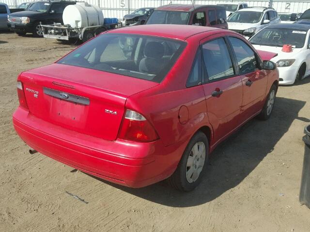 1FAHP34N86W105967 - 2006 FORD FOCUS ZX4 RED photo 4