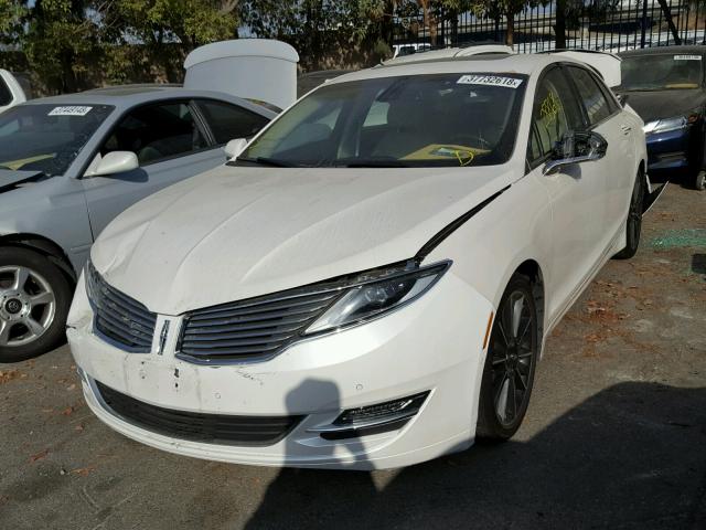 3LN6L2LU2GR632564 - 2016 LINCOLN MKZ HYBRID WHITE photo 2