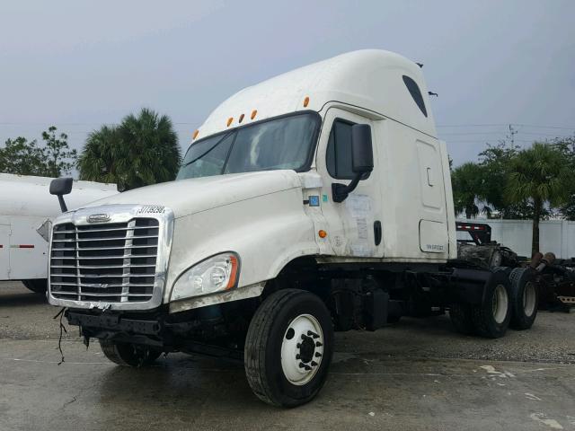 3AKJGLD63ESFV3327 - 2014 FREIGHTLINER CASCADIA 1 WHITE photo 2