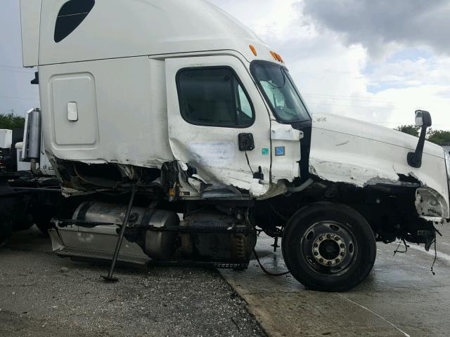 3AKJGLD63ESFV3327 - 2014 FREIGHTLINER CASCADIA 1 WHITE photo 9
