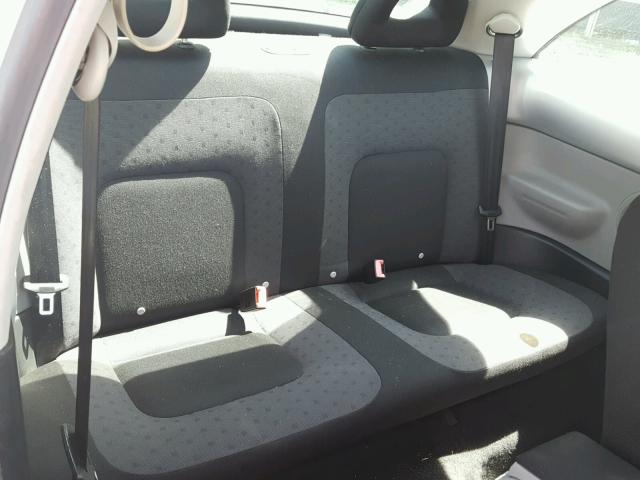 3VWCK21C21M466391 - 2001 VOLKSWAGEN NEW BEETLE 银色 照片 6